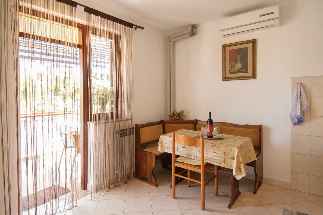 Apartments Nives Πόρετς Εξωτερικό φωτογραφία