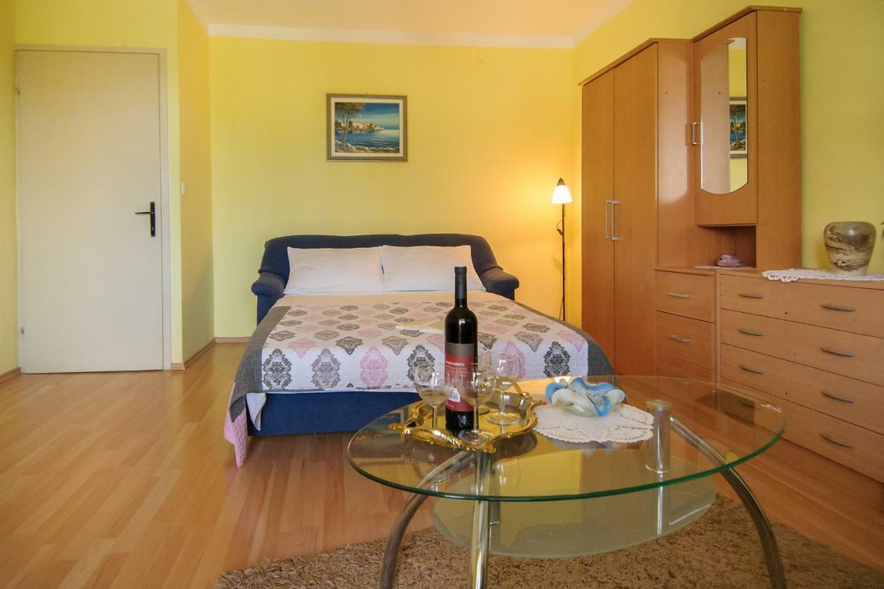 Apartments Nives Πόρετς Εξωτερικό φωτογραφία