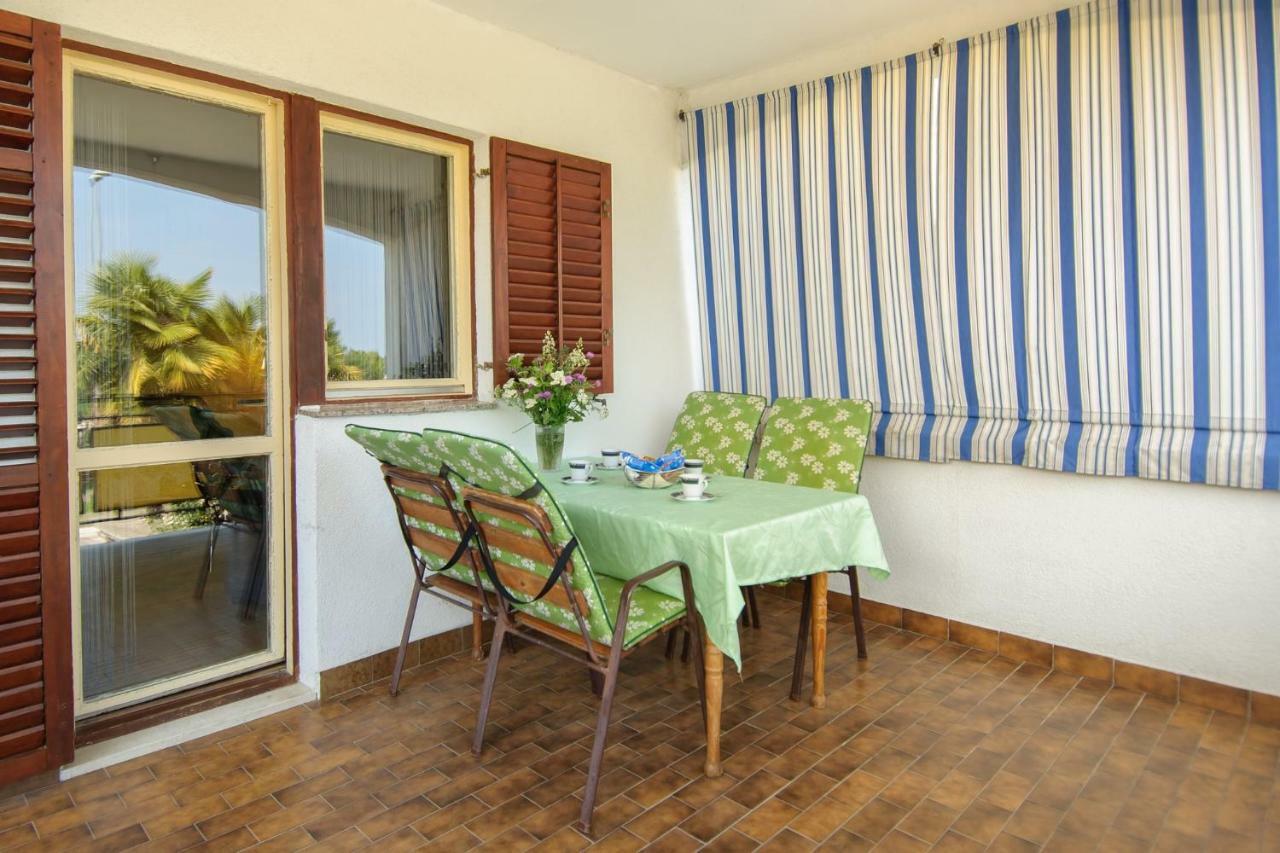 Apartments Nives Πόρετς Εξωτερικό φωτογραφία
