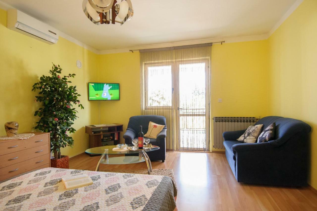 Apartments Nives Πόρετς Εξωτερικό φωτογραφία