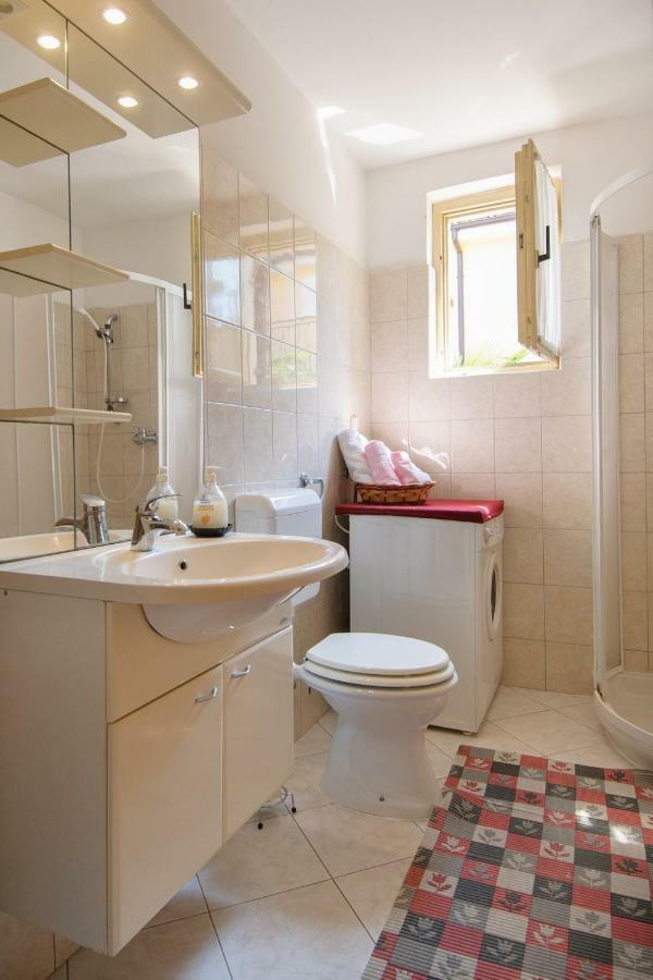 Apartments Nives Πόρετς Εξωτερικό φωτογραφία