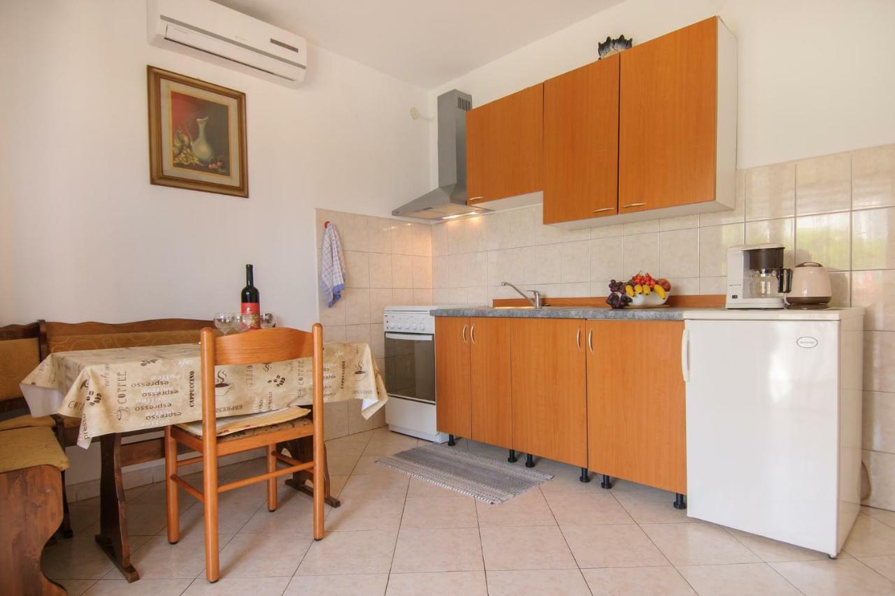 Apartments Nives Πόρετς Εξωτερικό φωτογραφία