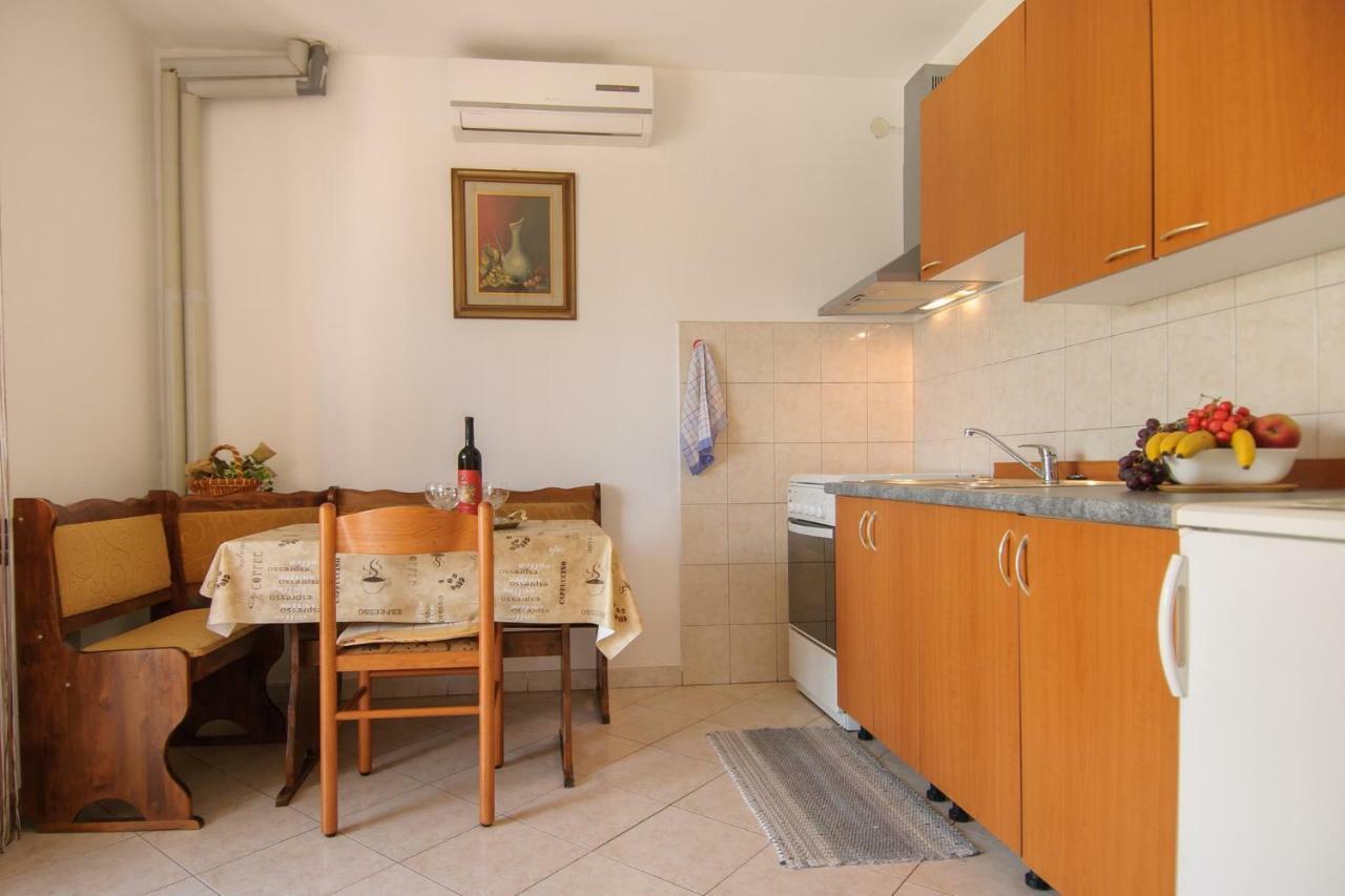 Apartments Nives Πόρετς Εξωτερικό φωτογραφία