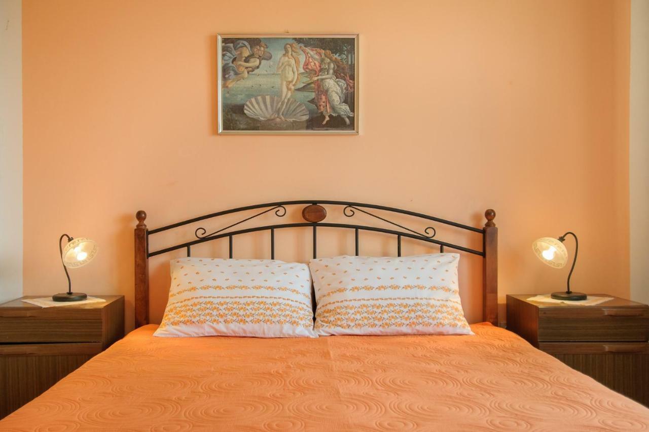 Apartments Nives Πόρετς Εξωτερικό φωτογραφία