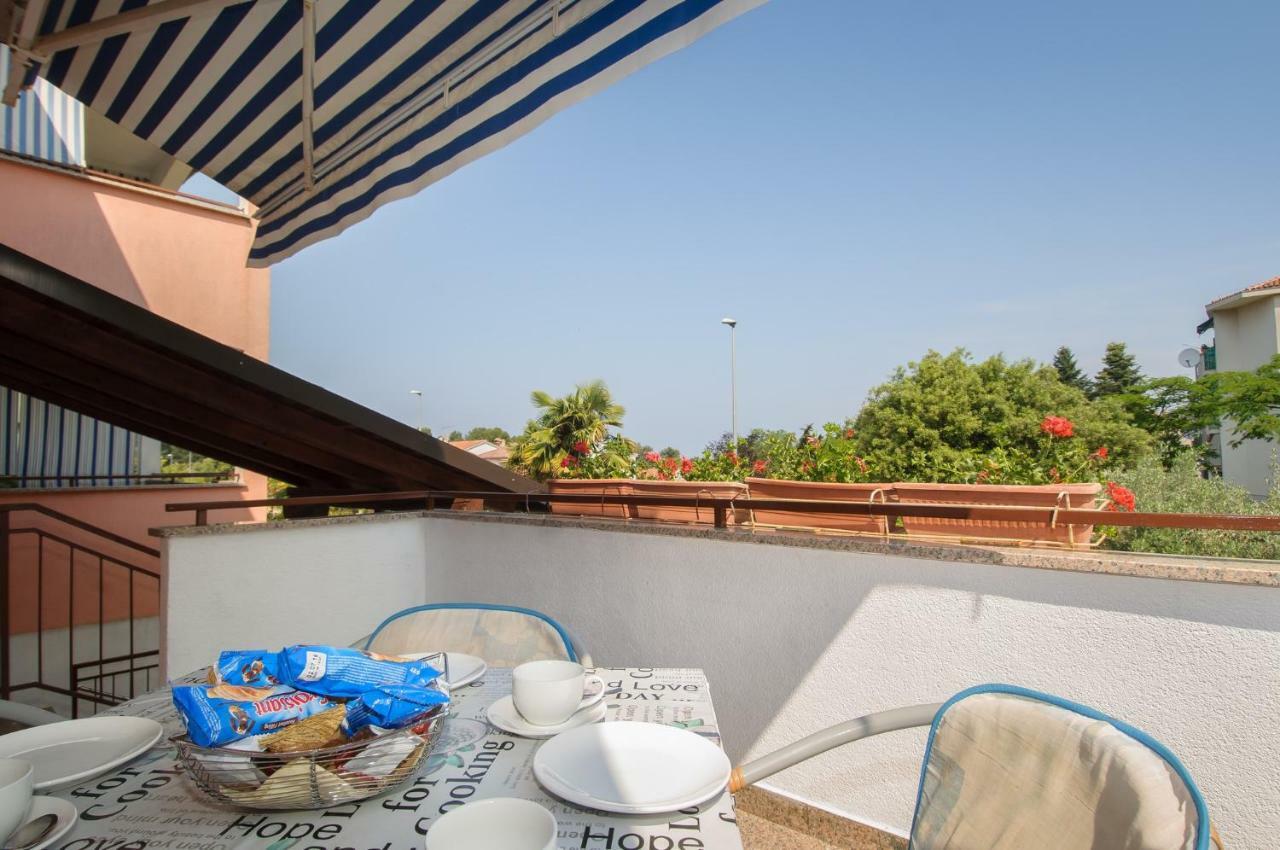 Apartments Nives Πόρετς Εξωτερικό φωτογραφία