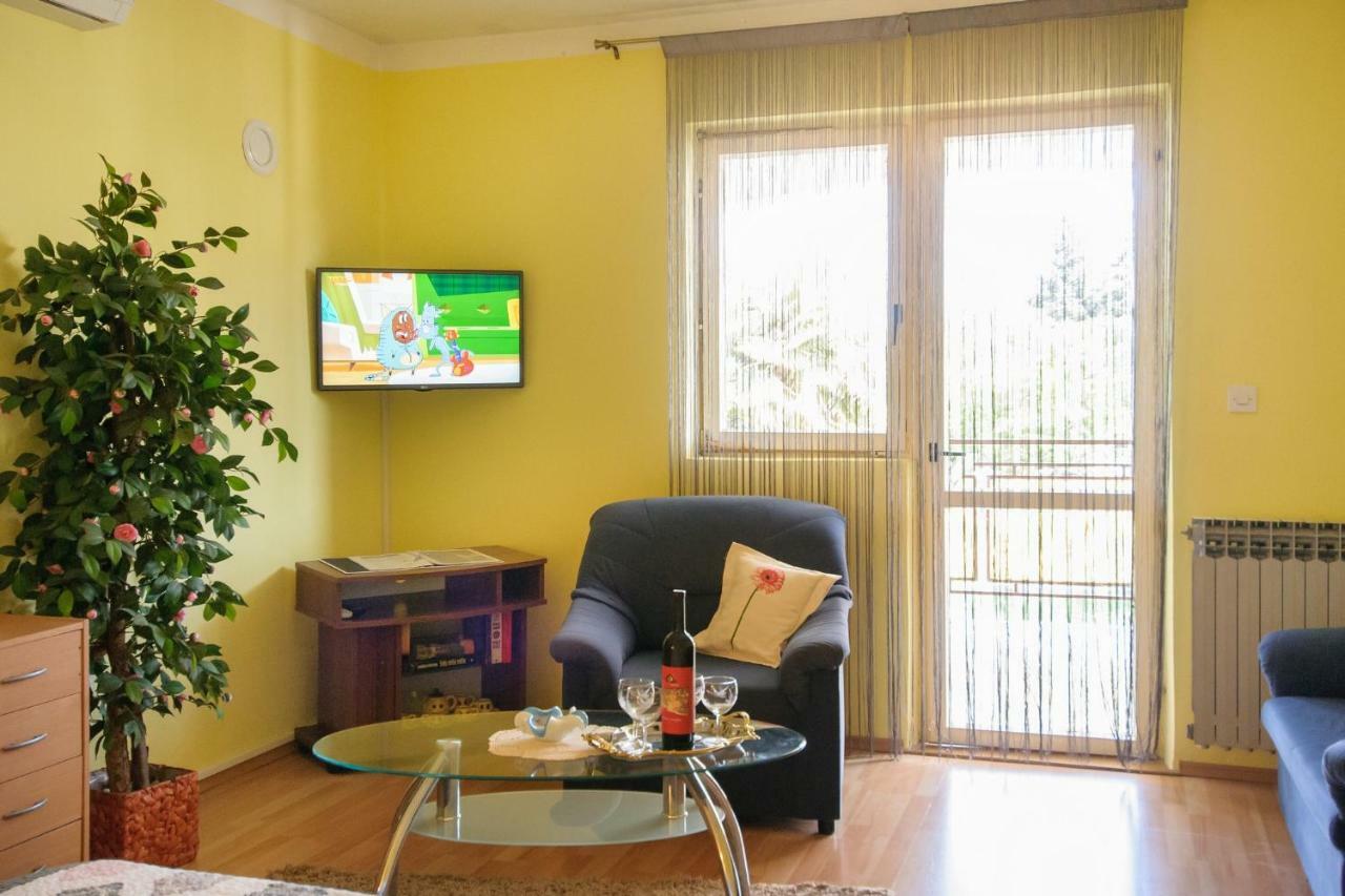 Apartments Nives Πόρετς Εξωτερικό φωτογραφία
